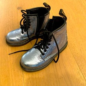 Dr. Martens - teal crinkle metallic